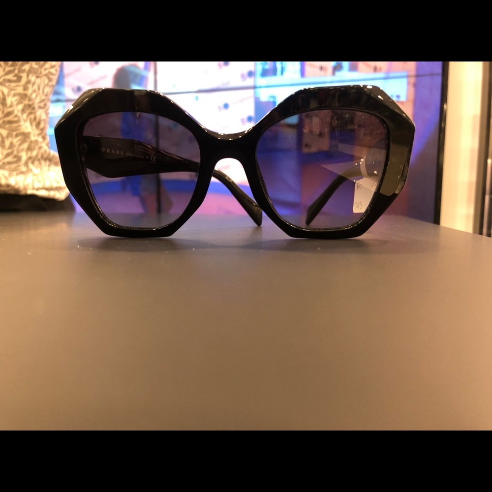 🤩🤩🤩prada  sunglasses 😻😻🤑 - Picture 9 of 16